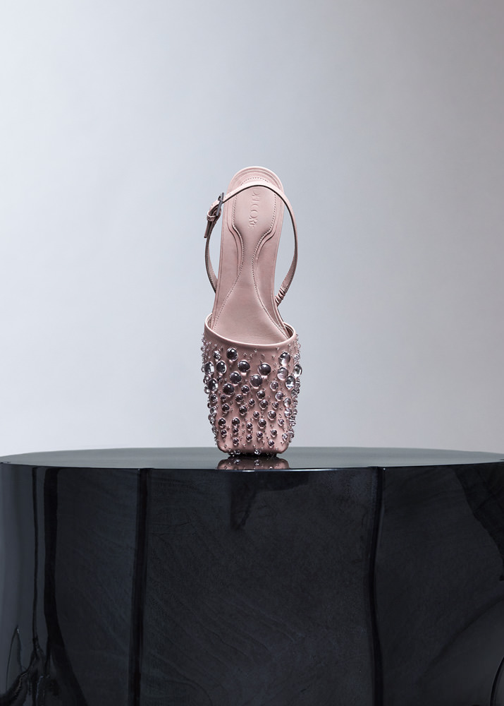 DEL CORE: EMBROIDED LOW SABOT SLINGBACK