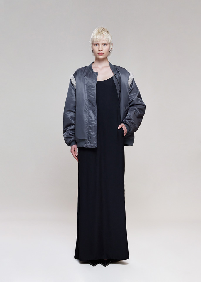 DEL CORE: ABITO BUSTIER IN ENVERS SATIN CON FIT DRITTO E ARRICCIATURA SUL DIETRO
