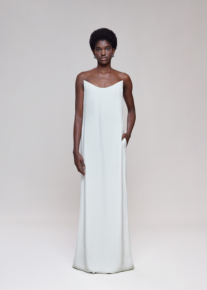 DEL CORE: ABITO BUSTIER IN ENVERS SATIN CON FIT DRITTO E DETTAGLI DI ARRICCIO SUL RETRO