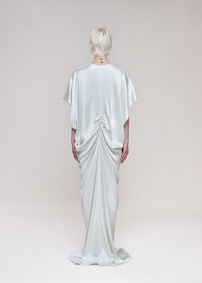 DEL CORE: V NECK KAFTAN CREPE SATIN DRESS WITH GATHERED DETAIL