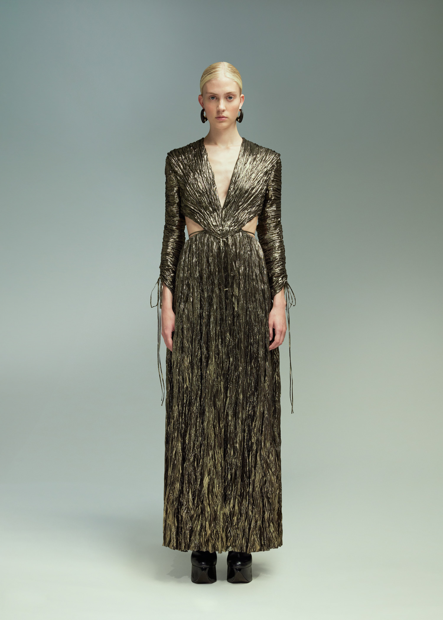 DEL CORE: V-NECK PLEATED DRESS WITH LONG SLEEVES AND DRAWSTRING WAIST
