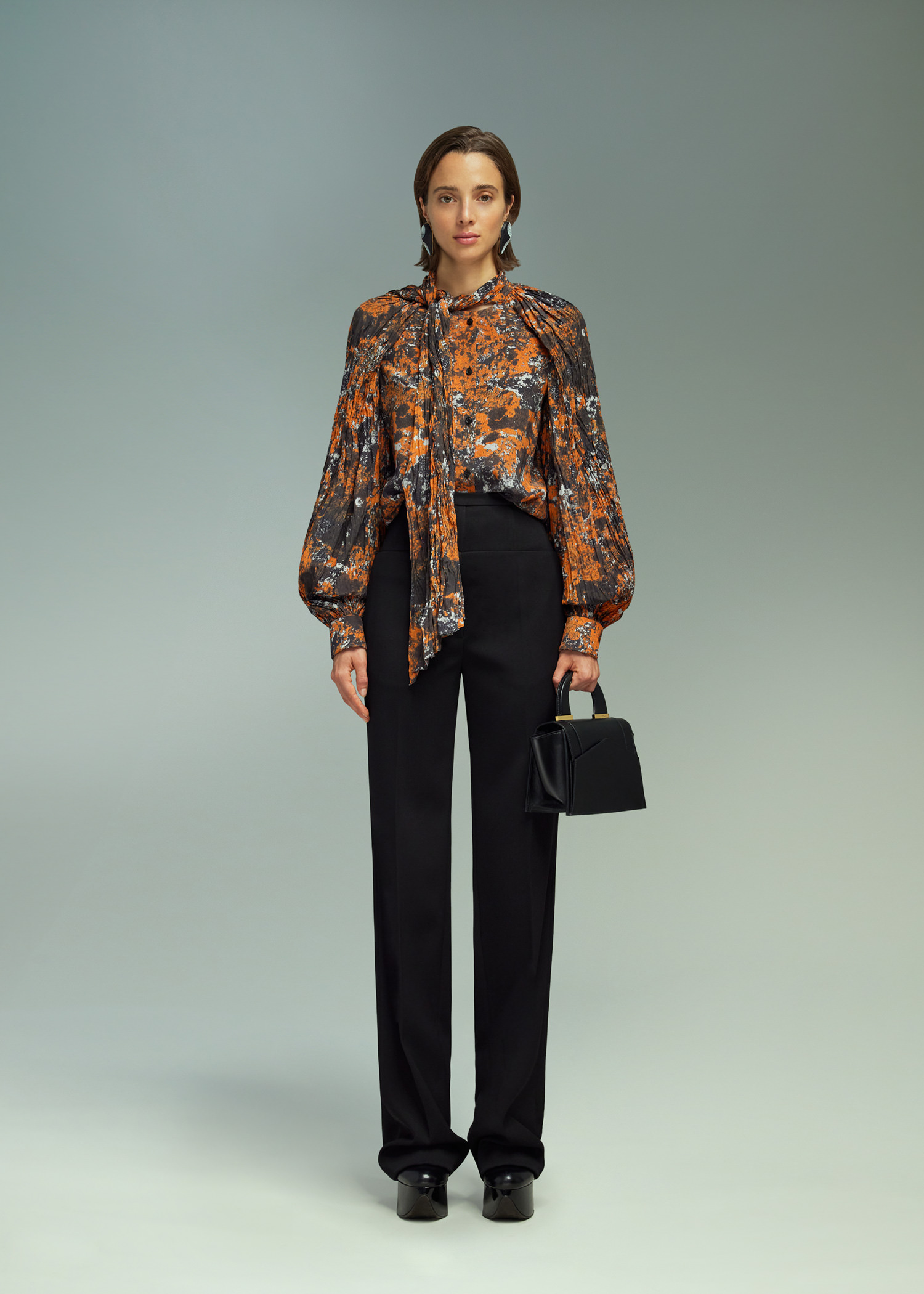 DEL CORE: BLOUSE WITH PLEATED SCARF AND SLEEVES