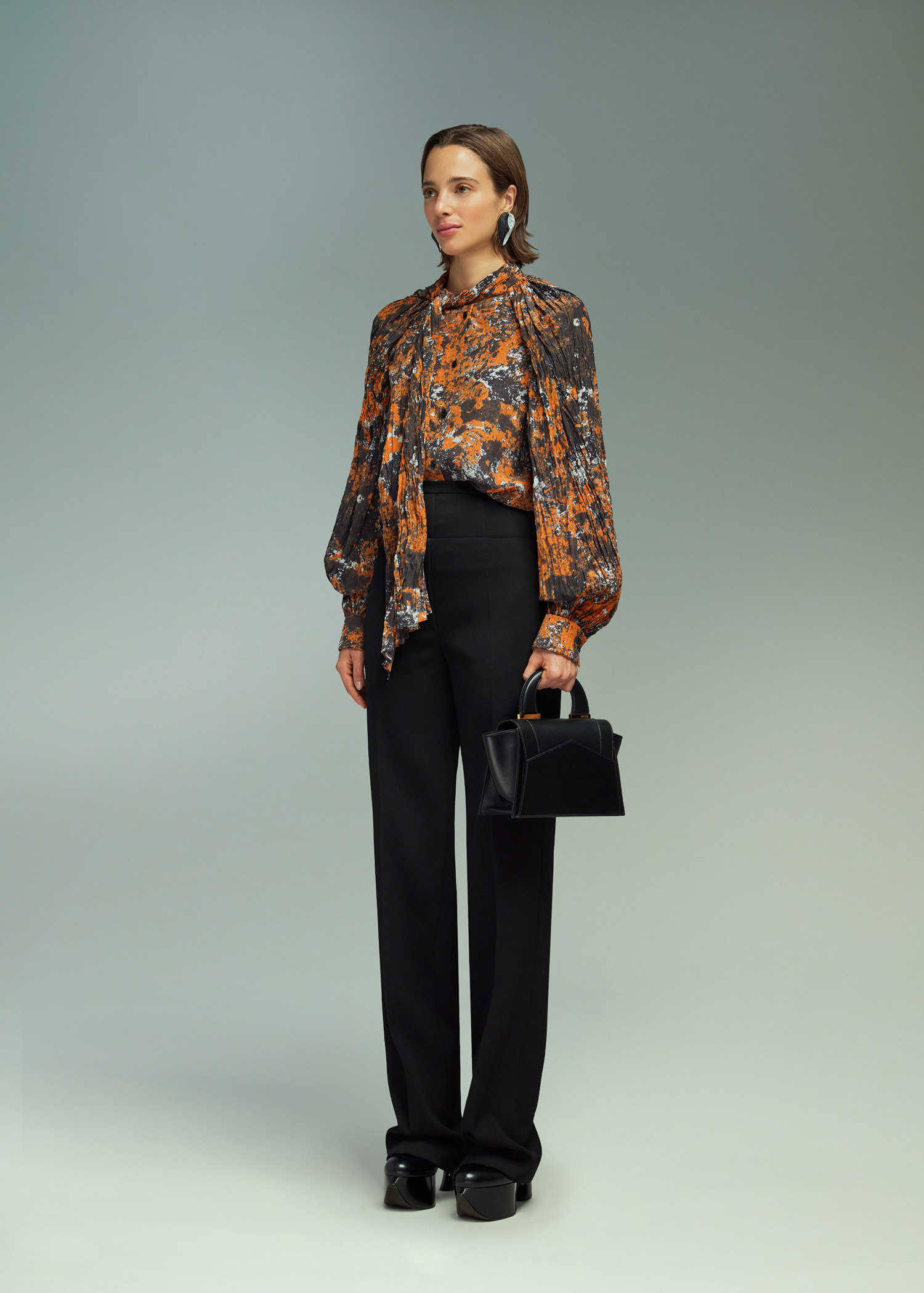 DEL CORE: BLOUSE WITH PLEATED SCARF AND SLEEVES
