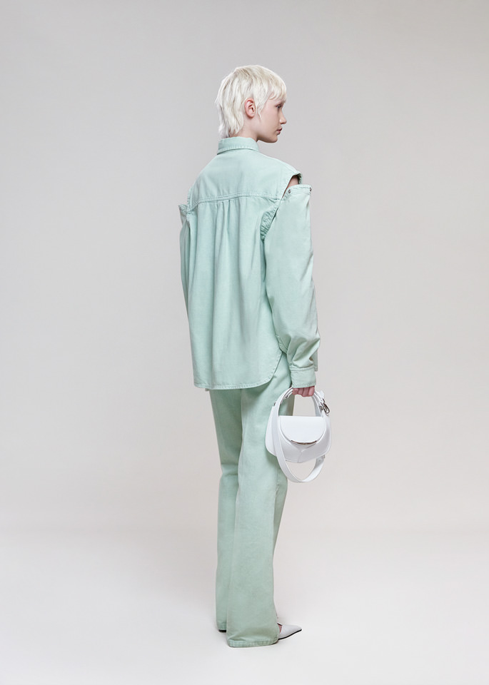 DEL CORE: BOXY DENIM SHIRT WITHDETACHABLE SLEEVES AND CHESTPOCKET