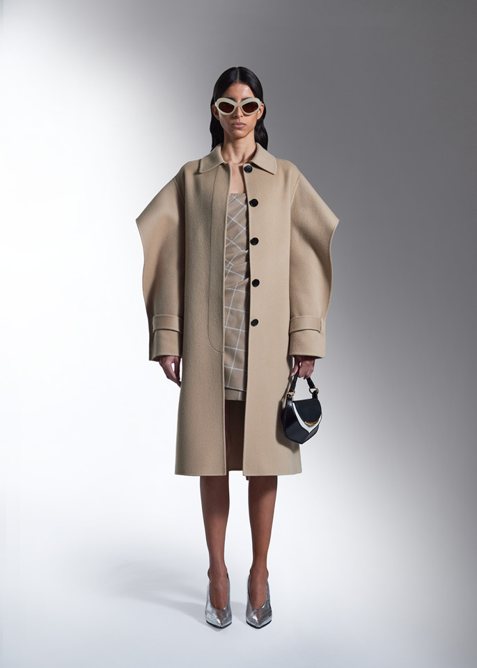DEL CORE: DRAPED SLEEVE COAT