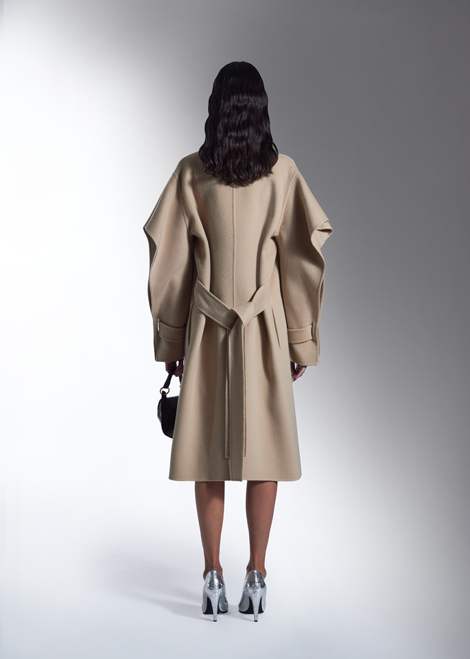 DEL CORE: DRAPED SLEEVE COAT