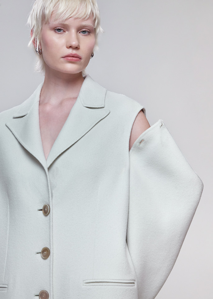 DEL CORE: CAPPOTTO IN LANA DOUBLE FACE CON MANICHE SCOLPITE STACCABILI