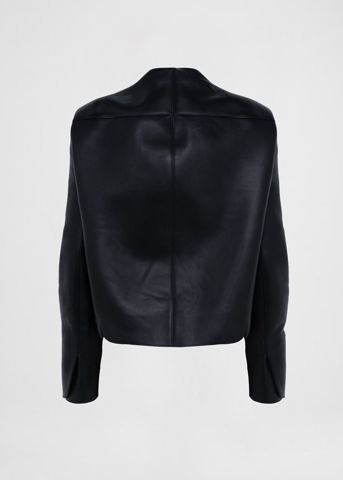 DEL CORE: SCULPTED LEATHER JACKET WITH DARTS DETAILS AND VOLUME ON THEBACK