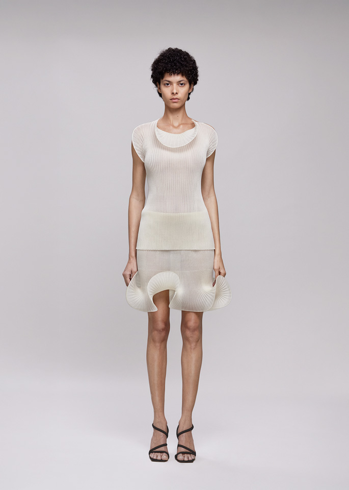 DEL CORE: MAGLIA SENZA MANICHE CON DETTAGLIO BALZE CON STECCA SOTTILE SUL DAVANTI