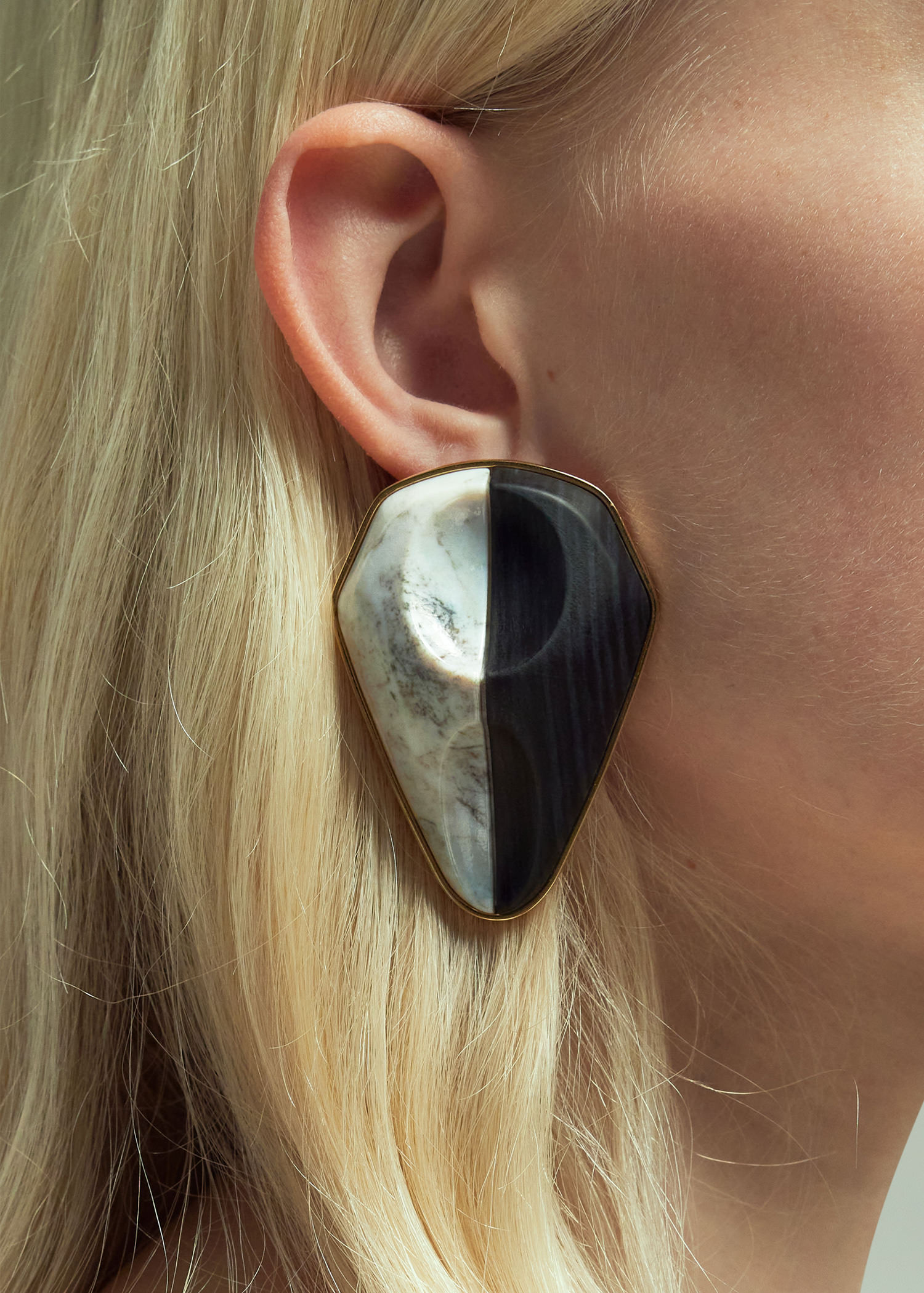 DEL CORE: FLAT BLOCK EARRINGS MARBLE