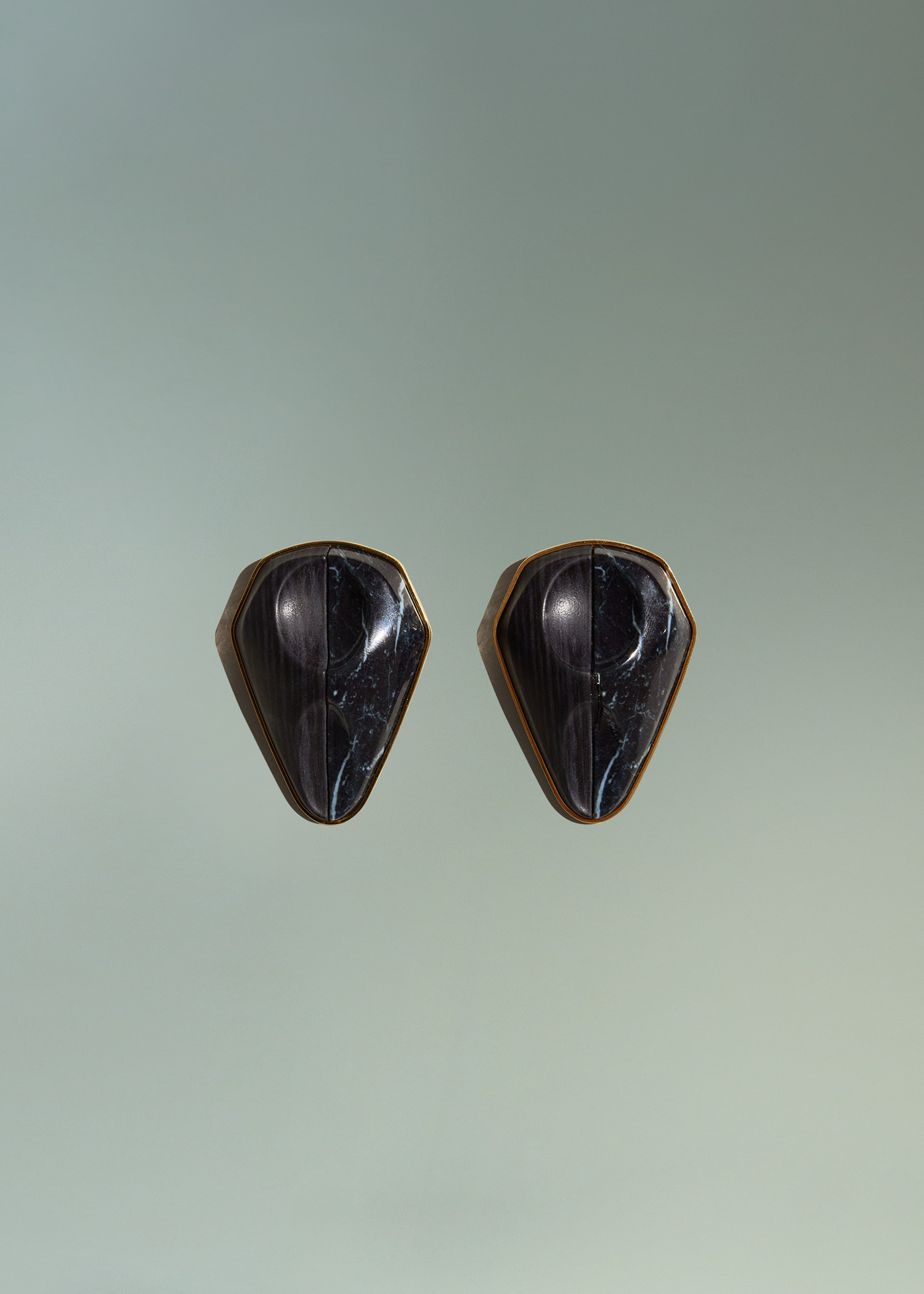 DEL CORE: FLAT BLOCK EARRINGS MARBLE