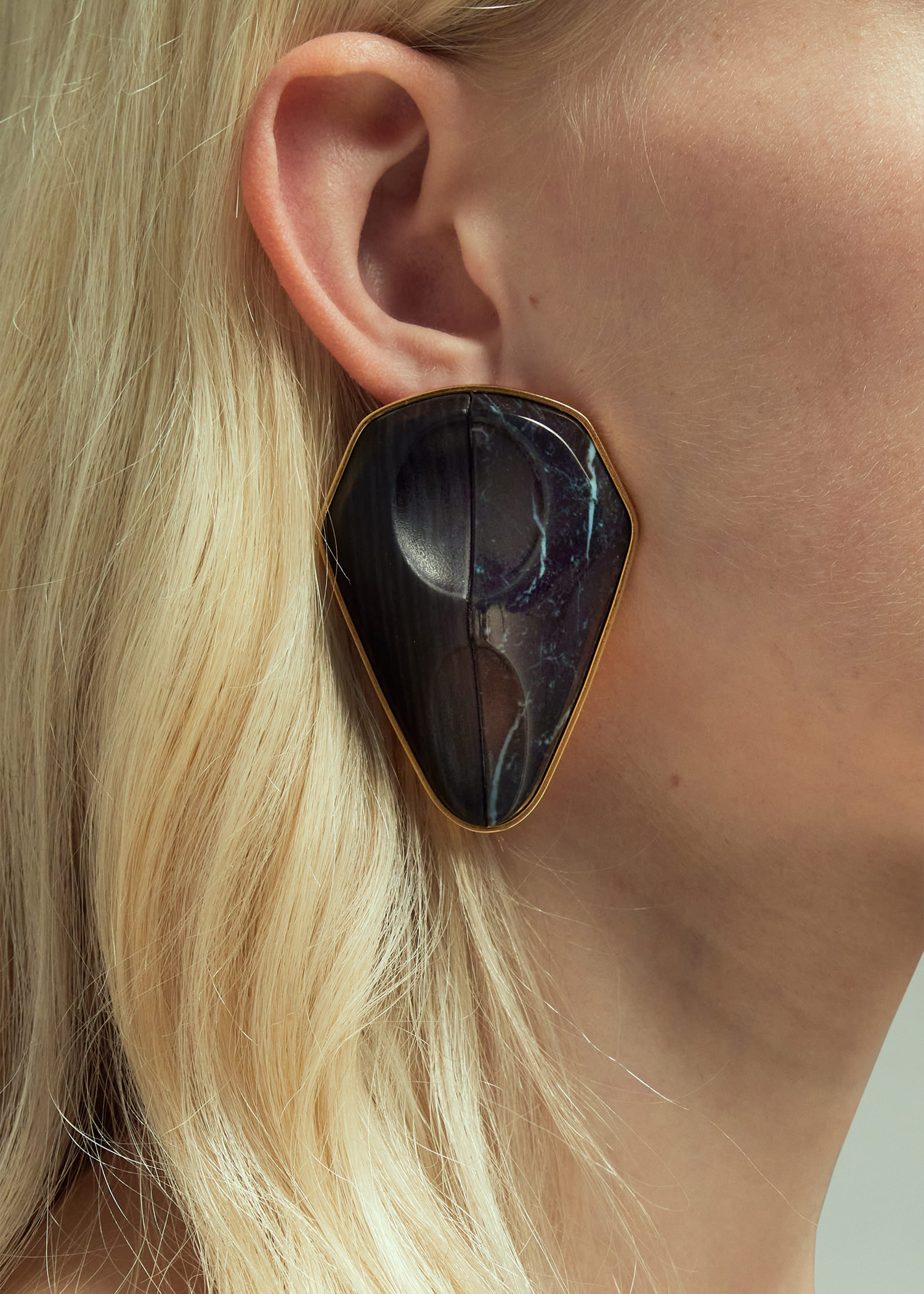 DEL CORE: FLAT BLOCK EARRINGS MARBLE