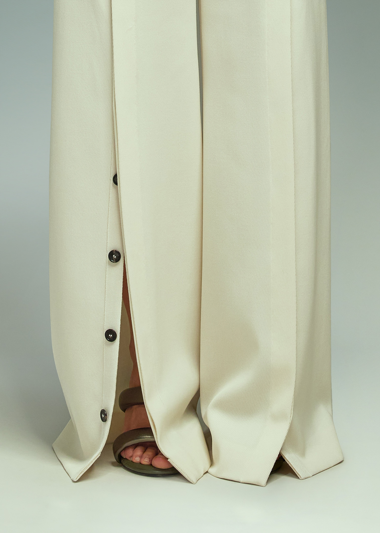 DEL CORE: WIDE LEGGED TROUSERS WITH BUTTON FRONT DETAIL