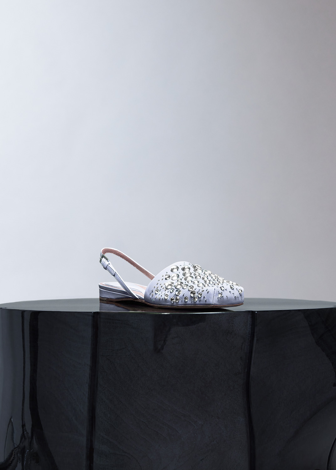 DEL CORE: EMBROIDED LOW SABOT SLINGBACK