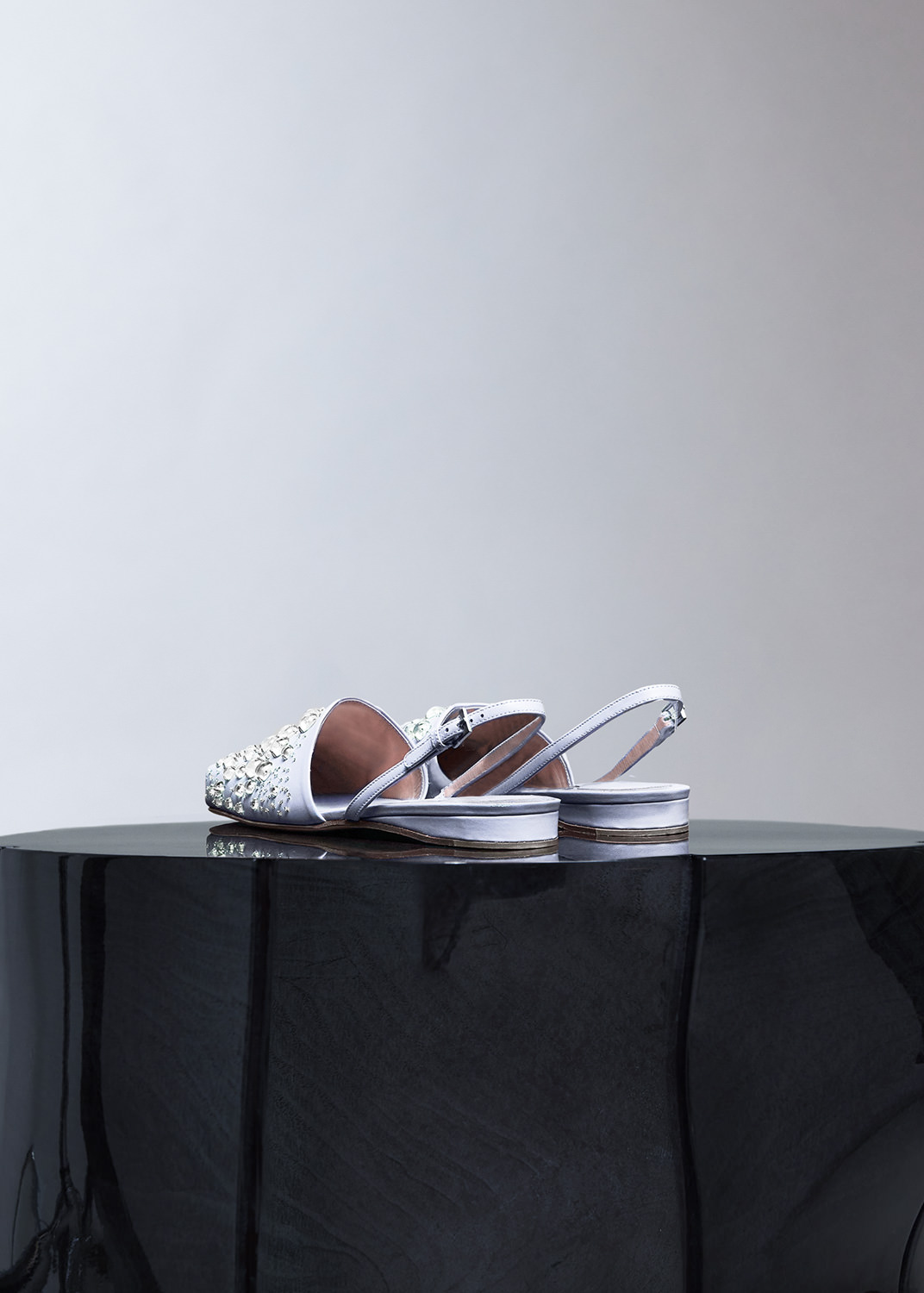 DEL CORE: EMBROIDED LOW SABOT SLINGBACK