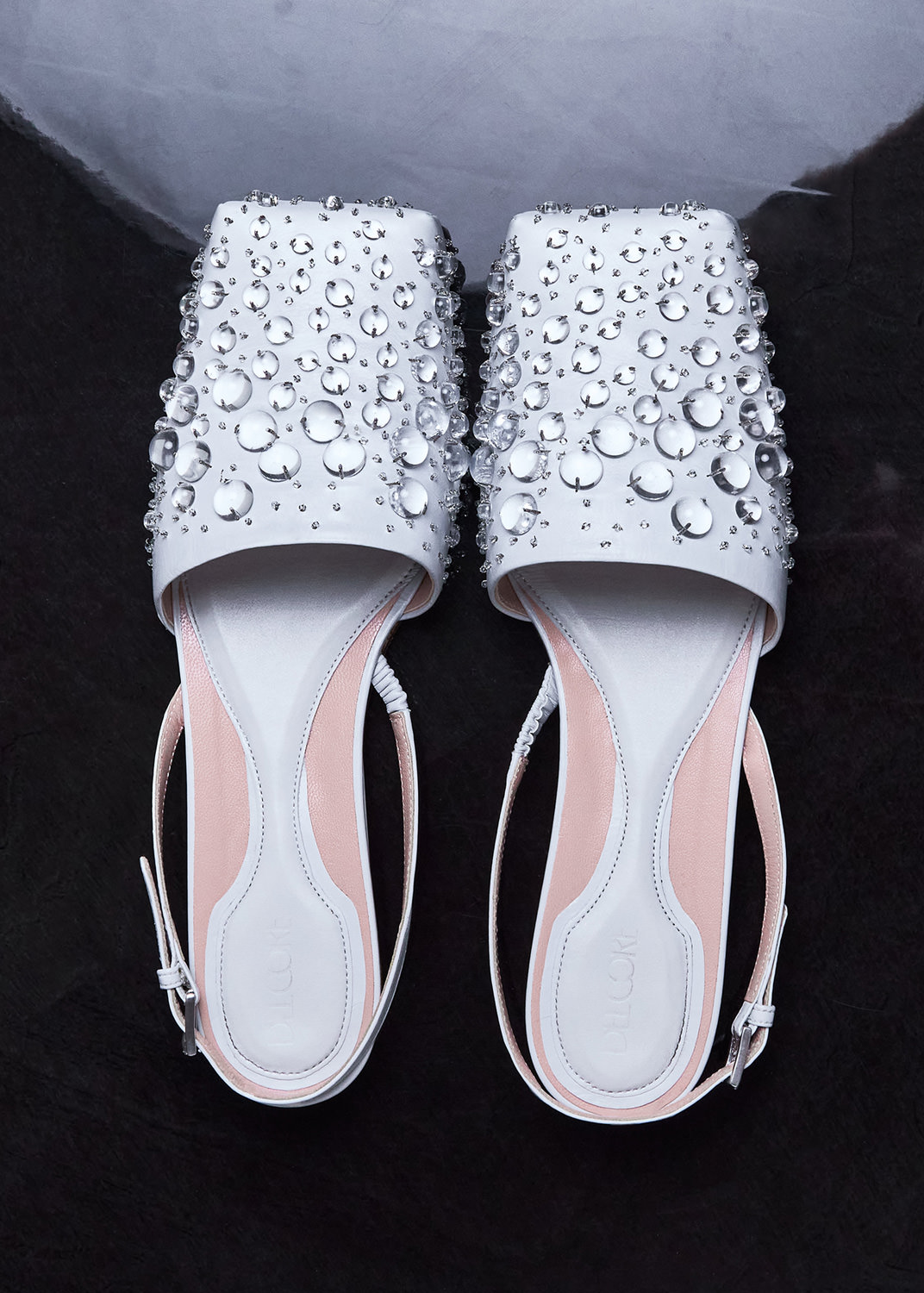 DEL CORE: EMBROIDED LOW SABOT SLINGBACK