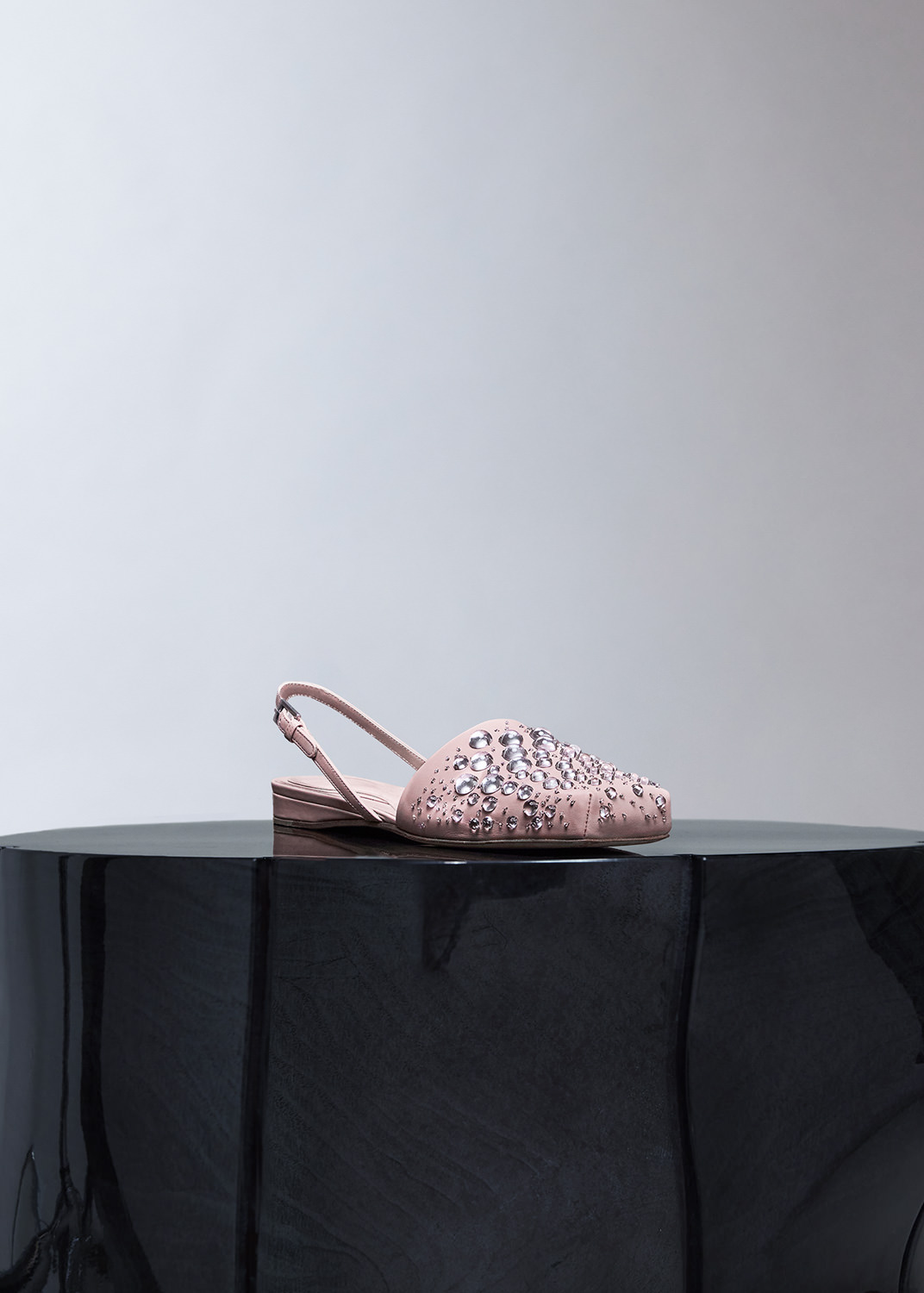 DEL CORE: EMBROIDED LOW SABOT SLINGBACK