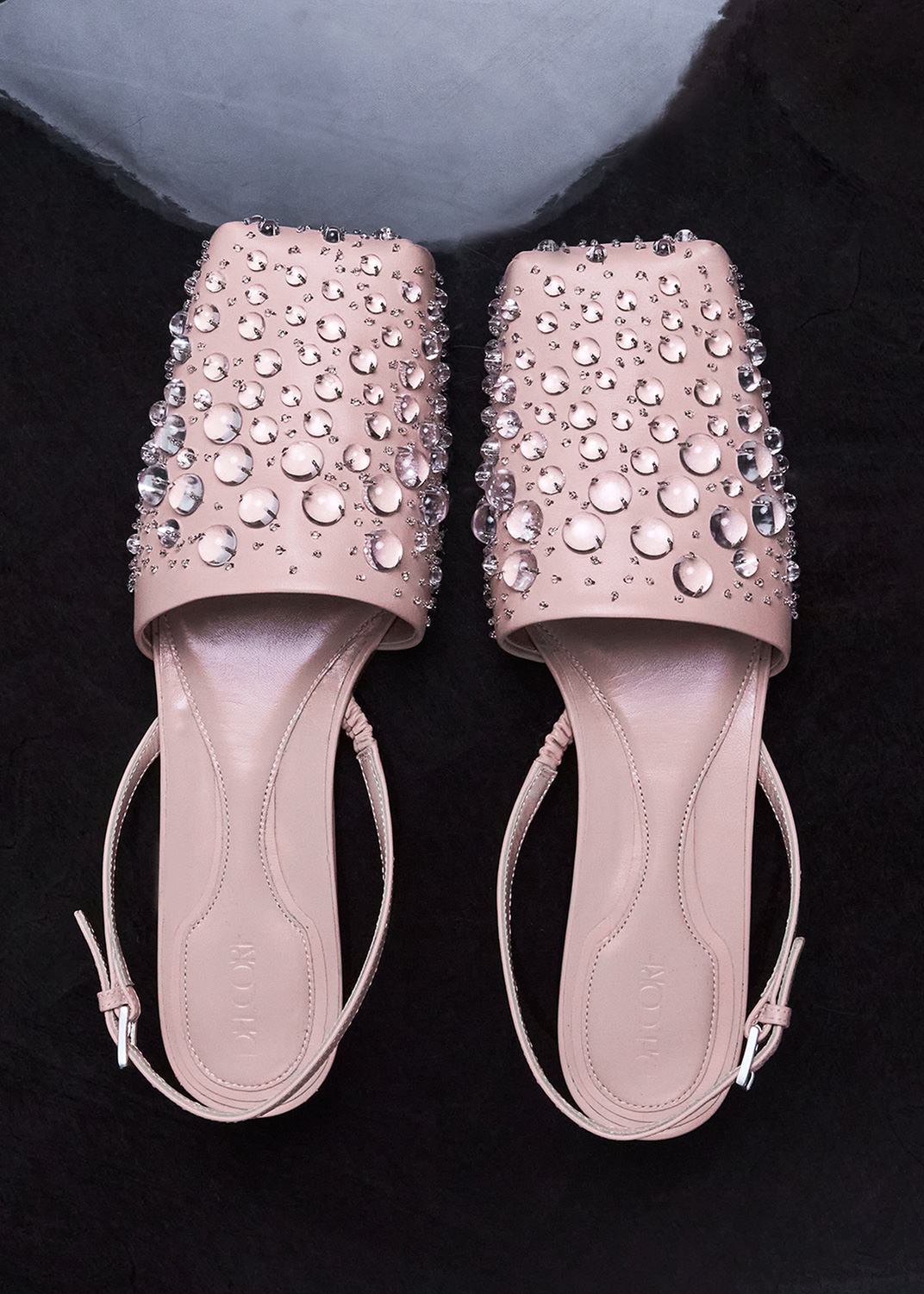 DEL CORE: EMBROIDED LOW SABOT SLINGBACK