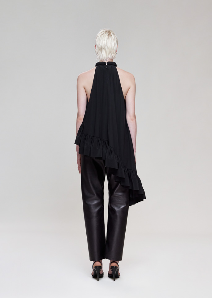 DEL CORE: TOP IN CREPE DE CHINE CON SCOLLO ALL' AMERICANA E VOLANT