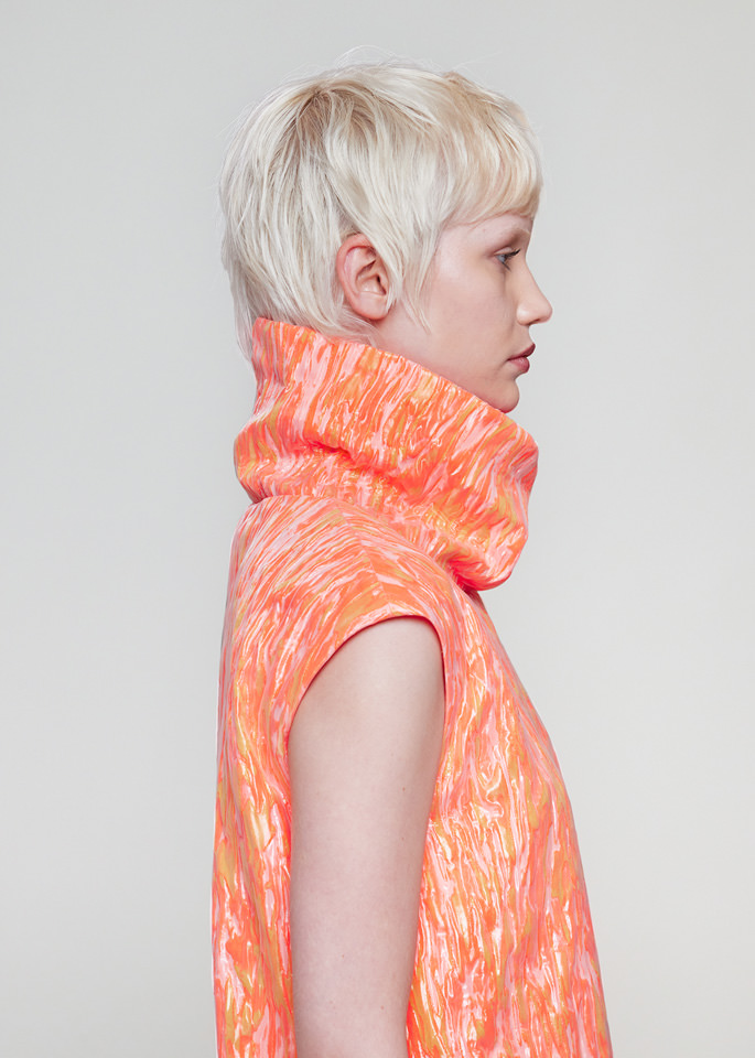 DEL CORE: CAP SLEEVE TOP IN SILK JACQUARD WITH HIGH NECK