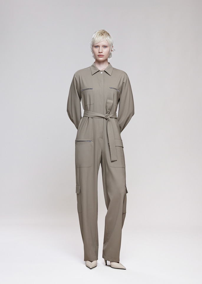 DEL CORE: LUXURIOUS WORKERS JUMPSUIT IN STRETCH WOOL WITH MULTIPLE POCKETS AND ZIPPERS