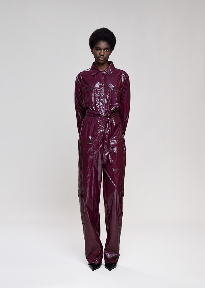 DEL CORE: LUXURIOUS WORKERS JUMPSUIT IN TECHNICAL LAQUERED NYLON WITH MULTIPLE POCKETS AND ZIPPERS