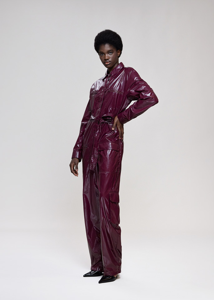 DEL CORE: LUXURIOUS WORKERS JUMPSUIT IN TECHNICAL LAQUERED NYLON WITH MULTIPLE POCKETS AND ZIPPERS