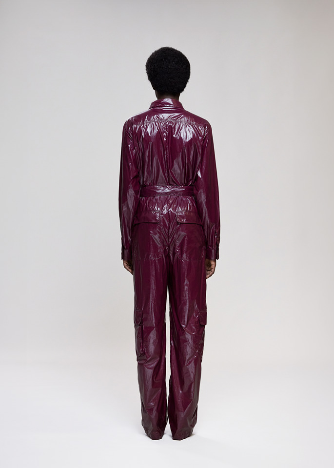 DEL CORE: LUXURIOUS WORKERS JUMPSUIT IN TECHNICAL LAQUERED NYLON WITH MULTIPLE POCKETS AND ZIPPERS